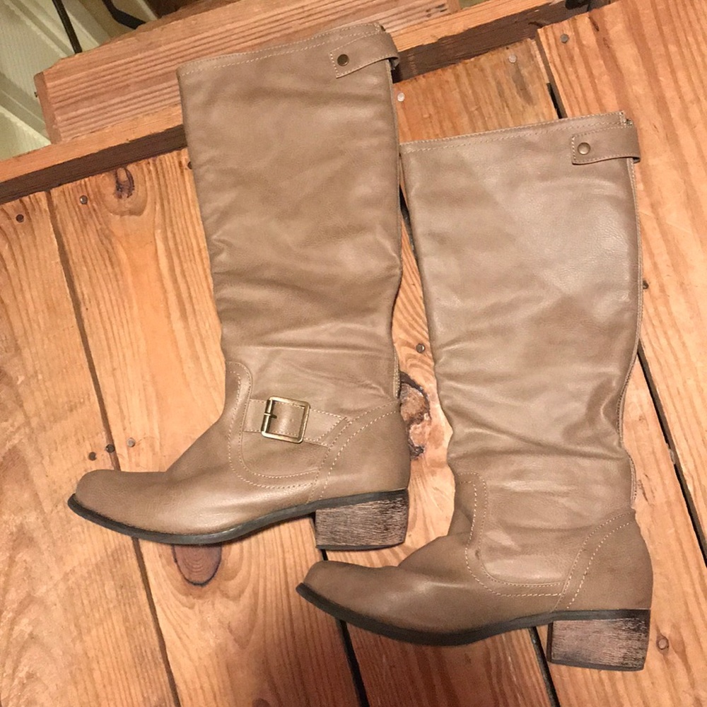 Women’s Rampage boots size 8